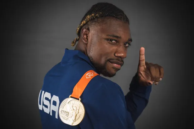 لايلز قال إنه يسعى لأن يصبح أول عداء يفوز بثنائية سباقي السرعة (أ.ف.ب)