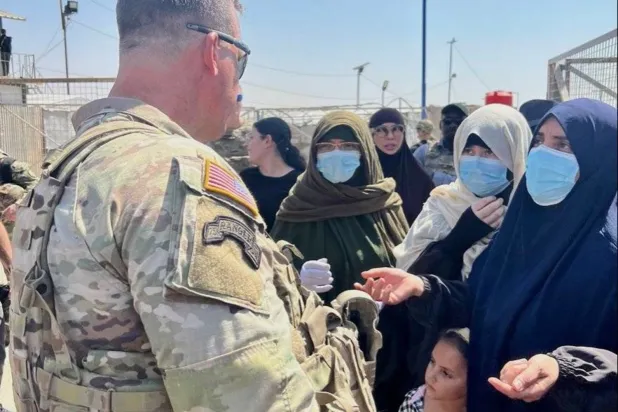 ABD Merkez Kuvvetler Komutanı, el-Hol ve Roj kamplarını denetledi