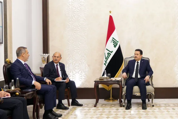 السوداني خلال استقبال وزير الخارجية التركي والوفد المرافق له (رئاسة الوزراء العراقية)