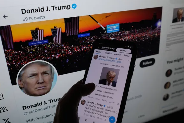 صورة ترمب الجنائية تظهر على صفحة الرئيس السابق عبر موقع «إكس» (أ.ف.ب)