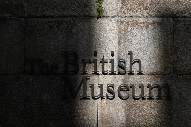المتحف البريطاني بلندن يواجه انتقادات من الصحافة والمهتمين بالآثار (د.ب.أ)