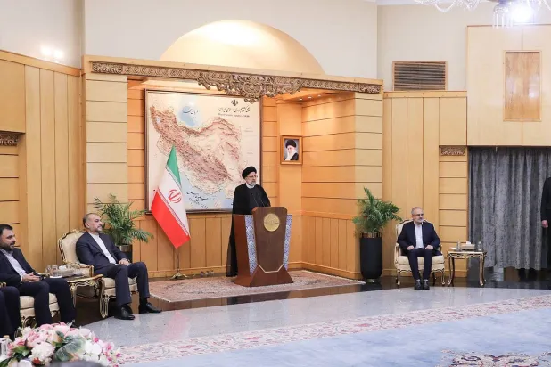  رئيسي يدلى بتصريحات في مطار مهرآباد طهران اليوم (الرئاسة الإيرانية)