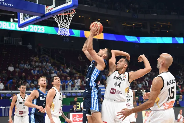 منتخب اليونان تفوق كثيراً على نظيره الأردني (أ.ف.ب)