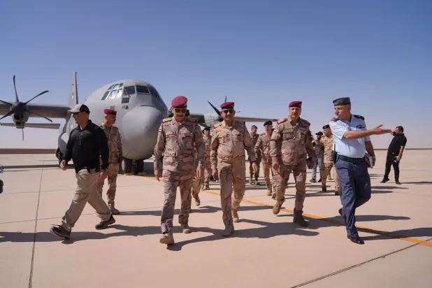 صورة نشرتها هيئة أركان الجيش العراقي من زيارة الفريق أول ركن عبد الأمير يار الله إلى قاعدة عين الأسد غرب البلاد