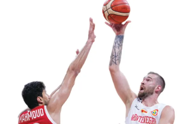 من مباراة المنتخب المصري أمام الجبل الأسود (أ.ب)
cut out