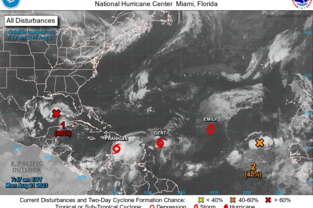 خريطة رسومية بتوقعات الطقس الاستوائي لمدة يومين فوق المحيط الأطلسي (رويترز)