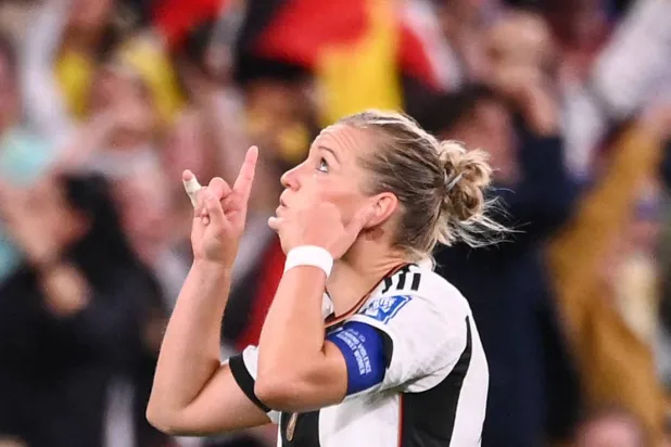 بوب فازت للمرة الثالثة على التوالي بجائزة أفضل لاعبة (أ.ف.ب)