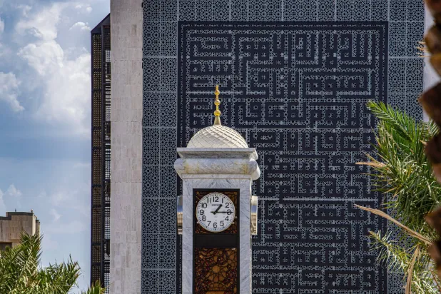 يكتسب ممشى جادة قباء أهميته من كونه يصل بشكل مباشر بين مسجد قباء والمسجد النبوي (واس)