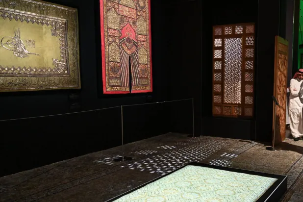 14 زاوية ومحطة تاريخية عبر تقنيات الصوت والصورة والتجارب التفاعلية التي تضع الزائر في إطار من التاريخ الحيّ والتفاعلي (إثراء)