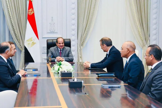 الرئيس المصري عبد الفتاح السيسي خلال استقباله رئيس شركة «بي.بي» البريطانية (الشرق الأوسط)