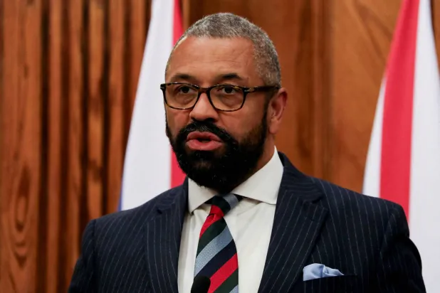 وزير الخارجية البريطاني جيمس كليفرلي (رويترز)