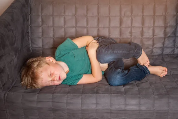 آلام المعدة المزمنة لدى الأطفال: ما السبب الأكثر شيوعاً؟