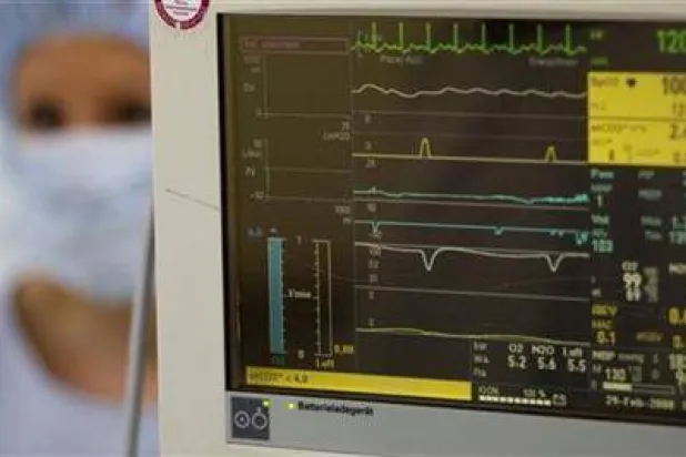 جهاز مراقبة نبضات القلب في مستشفى ببرلين (رويترز)
