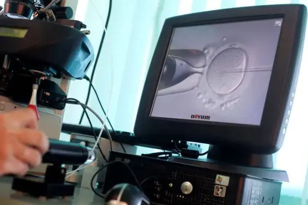 علاجات العقم لدى النساء يمكن أن تحدث تغييرات فسيولوجية (رويترز)