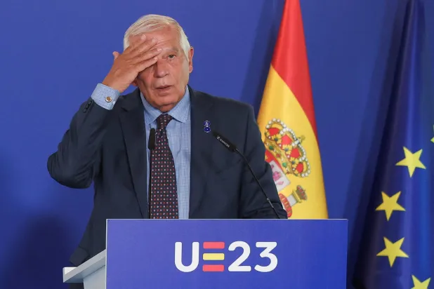 الممثل الأعلى للسياسة الخارجية الأوروبية جوزيب بورّيل في مؤتمر صحافي بطليطلة الخميس (رويترز)