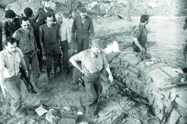 عرفات على الخط الأمامي للقتال في ضاحية بيروت الجنوبية (غيتي)