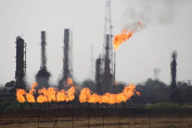 Şehrin içinde bile petrol kuyuları bulunduğu için Kerkük, Irak’ın en kirli şehirlerinden biri kabul ediliyor (Yusuf Kerkükî)