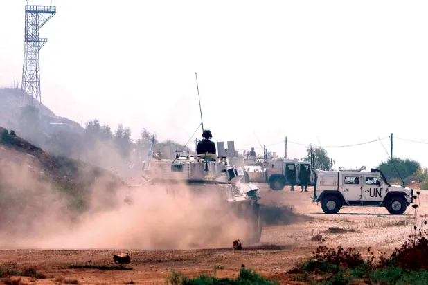 گزشتہ روز اسرائیل کے ساتھ سرحد کے قریب جنوبی لبنان کے شہر ناقوره میں "يونيفل" کا گشت (رائٹرز)