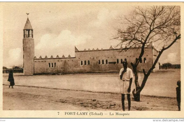 المسجد الكبير في العاصمة نجامينا (التي كانت في حينه تدعى «فور لامي») (موقع «فيسبوك»)