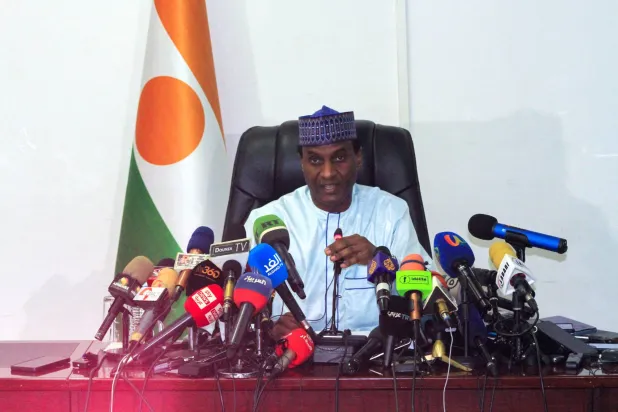 رئيس وزراء النيجر علي محمد الأمين زين (رويترز)