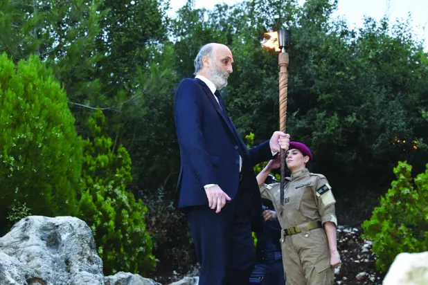 جعجع کی تقریر سے قبل کی ایک تصویر جو "لبنانی فورسز" میڈیا کی طرف سے تقسیم کی گئی