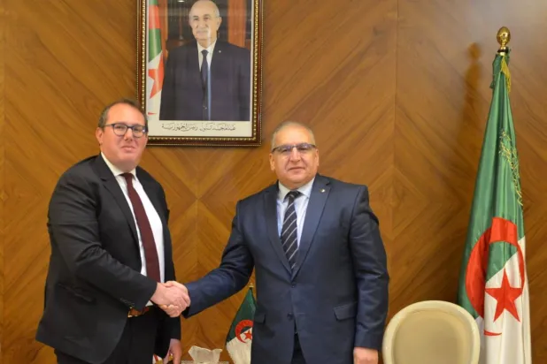 أمين عام وزارة الخارجية الجزائرية (يمين) مع نائب وزير الخارجية الأميركي (الخارجية الجزائرية)