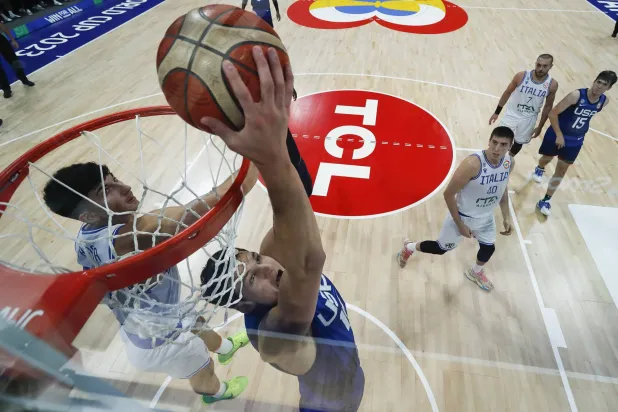 منتخب أميركا وإيطاليا مرشحان بقوة للقب (أ.ب)