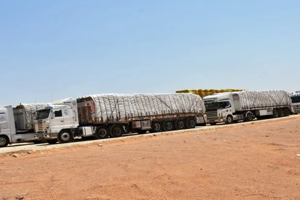 ساحات انتظار للشاحنات على الحدود بين السودان ومصر (وزارة النقل المصرية)