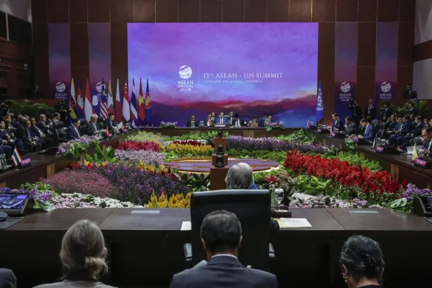 صورة عامة لقمة «آسيان - الأمم المتحدة» وهي جزء من القمة الثالثة والأربعين لرابطة دول جنوب شرقي آسيا (آسيان) في جاكرتا بإندونيسيا (إ.ب.أ)
