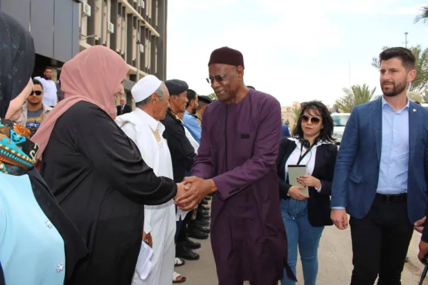 باتيلي خلال زيارته إلى مدينة العزيزية (البعثة الأممية)