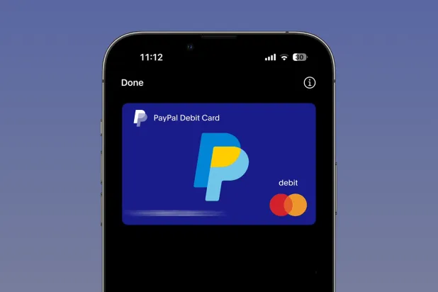 يمكن لمستخدمي «باي بال» الذين يمتلكون بطاقة سحب أو ائتمانية بعلامة «باي بال» إضافتها إلى تطبيق «محفظة أبل» بسهولة (الشرق الأوسط)