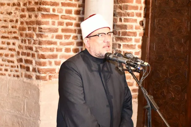 وزير الأوقاف عقب صلاة الجمعة بمسجد الظاهر بيبرس بالقاهرة (الأوقاف المصرية)