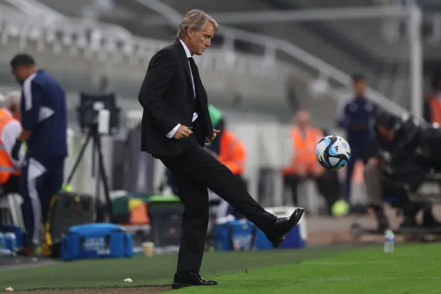 مانشيني مدرب الأخضر السعودي (رويترز)