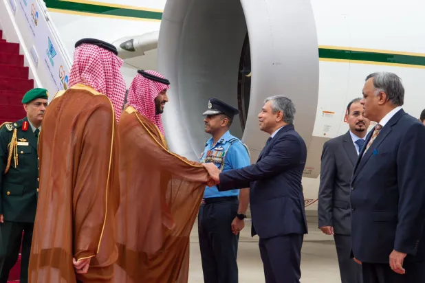 ولي العهد السعودي الأمير محمد بن سلمان لدى وصوله إلى نيودلهي للمشاركة في قمة قادة دول مجموعة العشرين (واس)