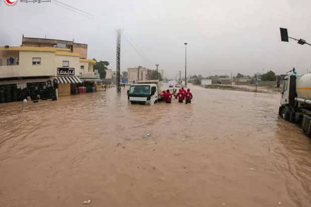 متطوعو الهلال الأحمر الليبي يستكملون عملية إنقاذ المواطنين (الهلال الأحمر)