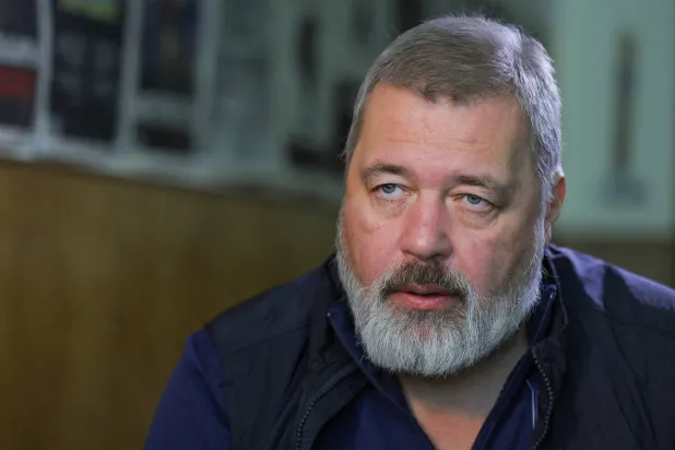 دميتري موراتوف الحائز جائزة «نوبل» للسلام ورئيس تحرير صحيفة «نوفايا غازيتا» الاستقصائية يحضر مقابلة مع «رويترز» في موسكو في 22 سبتمبر 2022 (رويترز)