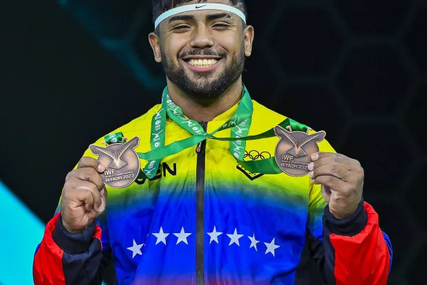 منافسة مثيرة شهدتها بطولة رفع الأثقال (الشرق الأوسط)