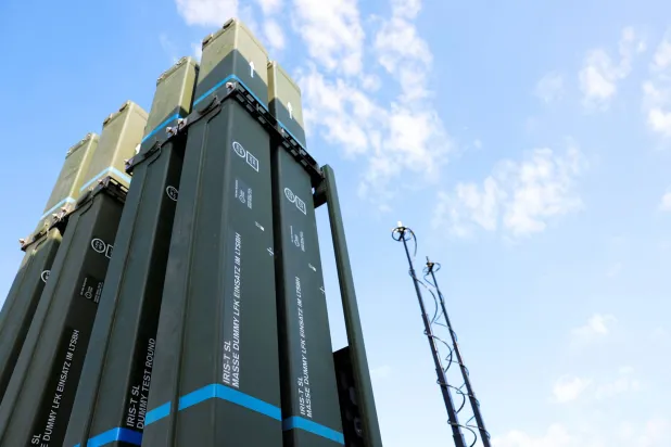 نظام "إيريس-تي إس إل أم" الألماني للدفاع الجوي (رويترز)