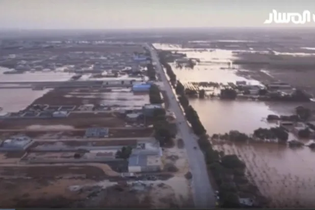 صورة مأخوذة من مقطع فيديو قدمته قناة «ليبيا المسار» تظهر الفيضانات في المرج بليبيا (أ.ب)
