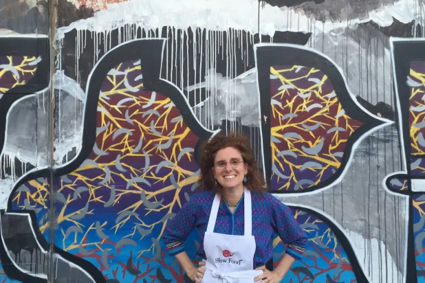 تجوب بربارة مسعد المناطق اللبنانية بحثاً عن أسرار المطبخ اللبناني (الشرق الأوسط)