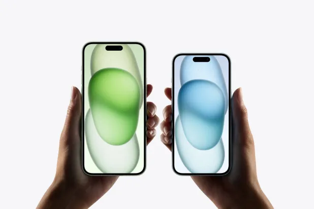 «أبل» تطلق «آيفون 15» بشاحن وكاميرات جديدة