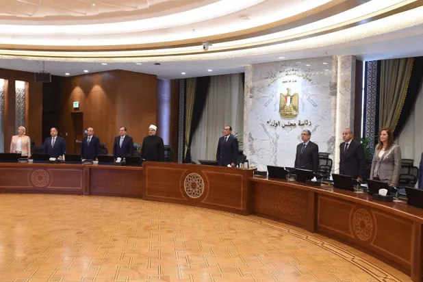 مجلس الوزراء المصري يقف دقيقة حداداً على أرواح ضحايا الإعصار في ليبيا خلال اجتماعه الخميس (مجلس الوزراء المصري)