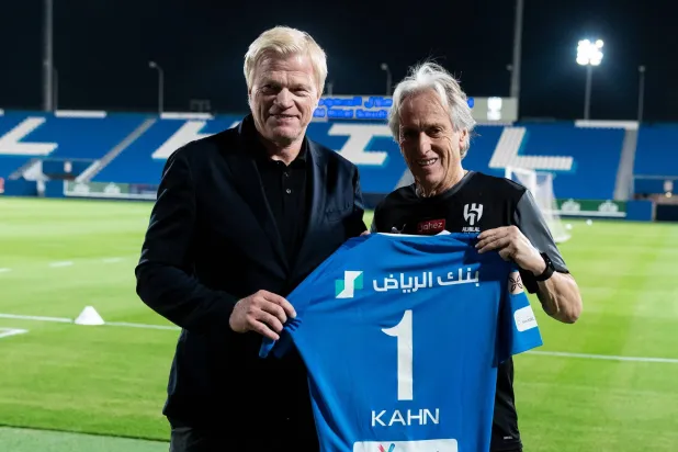 أوليفر كان بجوار البرتغالي خيسوس في مقر النادي (نادي الهلال)