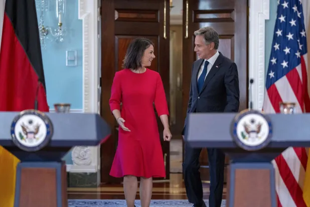 واشنگٹن میں امریکی وزیر خارجہ انتھونی بلنکن اور ان کی جرمن ہم منصب اینالینا بیرباک (اے پی پی)