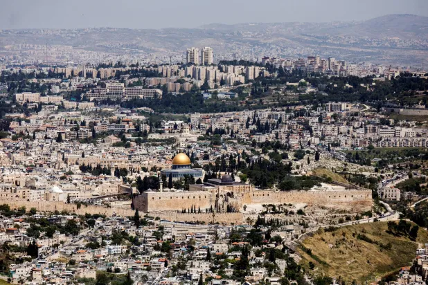 منظر جوي لقبة الصخرة والمسجد الأقصى (رويترز)