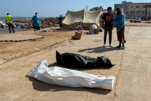 جثامين لضحايا فيضانات ليبيا في مدينة درنة شرق ليبيا 17 سبتمبر 2023 (رويترز)