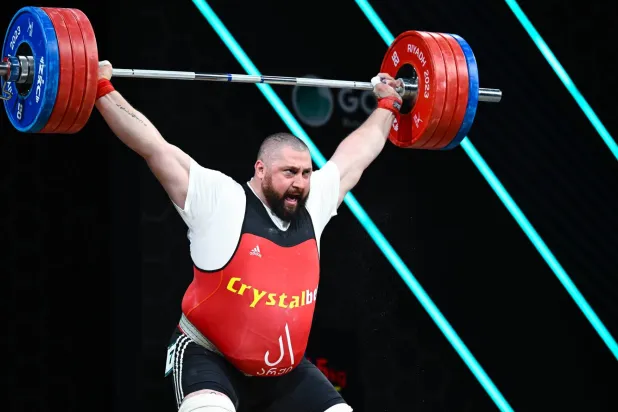 الرباع الجورجي لاشا خطف الذهبيات الثلاث في رفع أعلى الأوزان (الشرق الأوسط)
