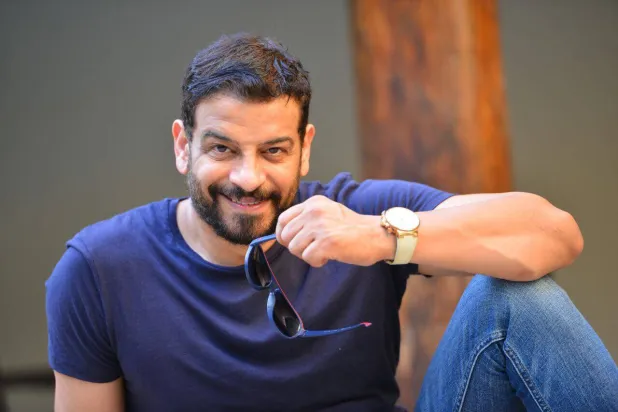 الفنان الراحل أشرف مصيلحي (صورة من حسابه الرسمي على «فيسبوك»)