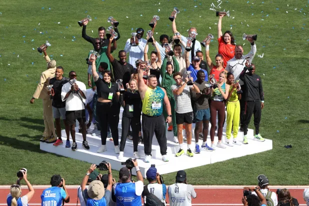 تتويج الأبطال في يوغين الأميركية (إ.ب.أ)