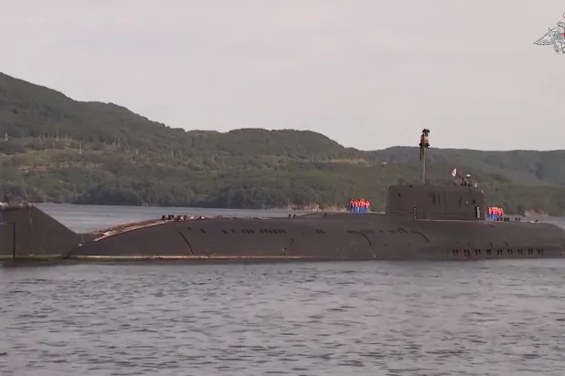 غواصة تشارك في المناورات الروسية بالبحر الشمالي (وزارة الدفاع الروسية على تلغرام)